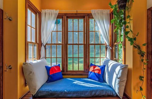 Almond Casa | Smokey Mountain Getaway