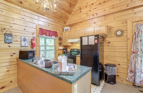 Sevierville Cabina | Smokies Cabin on Douglas Lake w/ Resort Pool