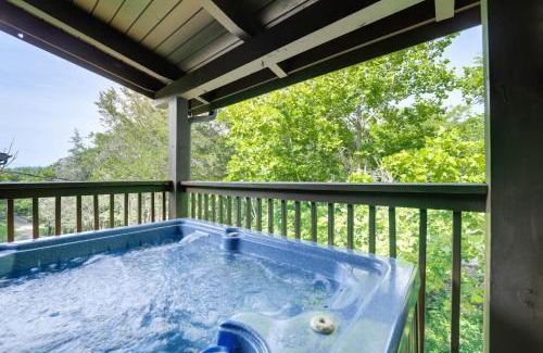 Sevierville Casa | Smokies Cabin on Douglas Lake with Resort Pool