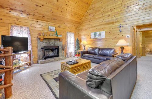 Sevierville Casa | Smokies Cabin on Douglas Lake with Resort Pool