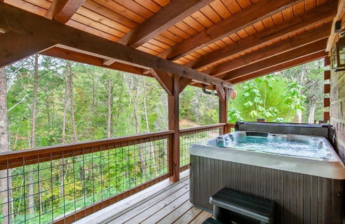 Sevierville Casa | Smokies Hideaway View Hot Tub Games Fireplace