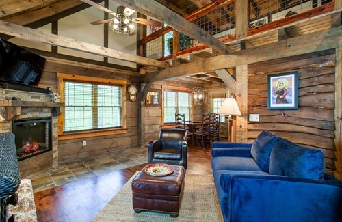 Sevierville Casa | Smokies Hideaway View Hot Tub Games Fireplace