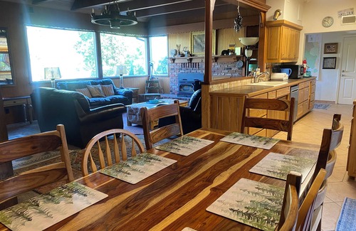 Springville Cabina | Smoky Bear's Favorite Spot in Camp Nelson with Amazing Views--Kid Friendly