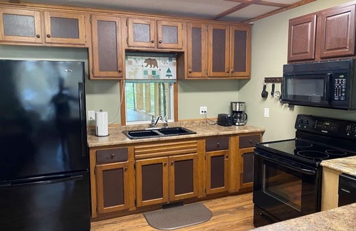 Sevierville Cabina | Smoky Cozy Cabin/Family-Oriented/Prime-Location/Hot-tub/Pet friendly/Fire-pit
