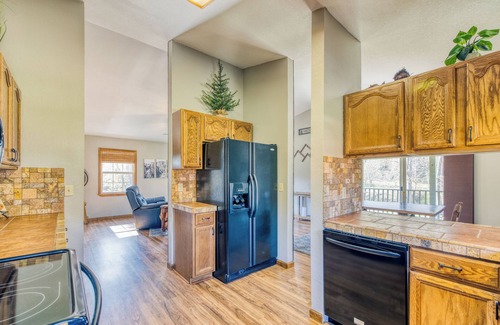 Marble Cabina | Smoky Mountain Bliss - Waterfront, Hot Tub, Game Room, Fire Pit, & Near Casino