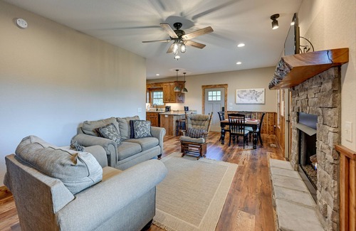 Andrews Cabina | Smoky Mountain Cabin Rental: Game Room, Fire Pit!