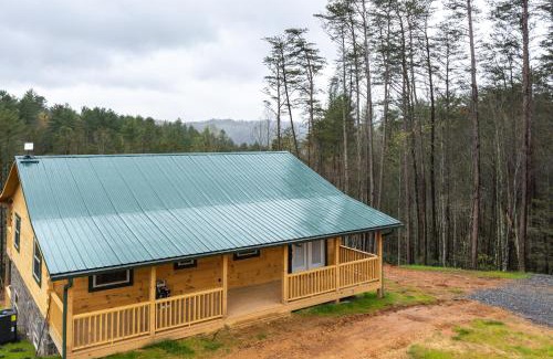 Hartford Casa | Smoky Mountain Cabin Rental with Hot Tub and Views!