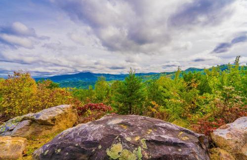 Gatlinburg - Pigeon Forge Chalet De Esquí | Smoky Mountain Summit, Amazing Mountain Views, 685 FREE tickets each paid day!