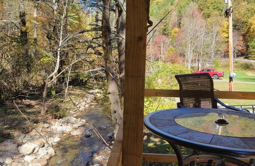 Flag Pond Casa | Smoky Mountain Glamping en Bold Stream con bañera de hidromasaje
