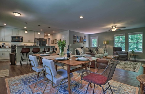 Leicester Casa | Smoky Mountains Leicester Home w/ Deck!