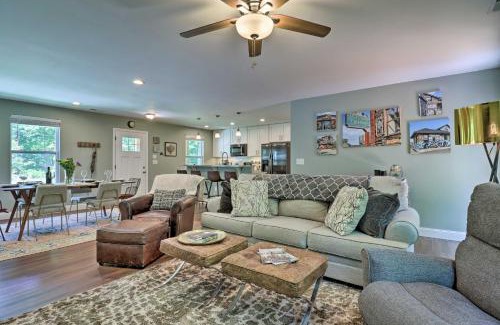 Leicester Casa | Smoky Mountains Leicester Home with Deck!