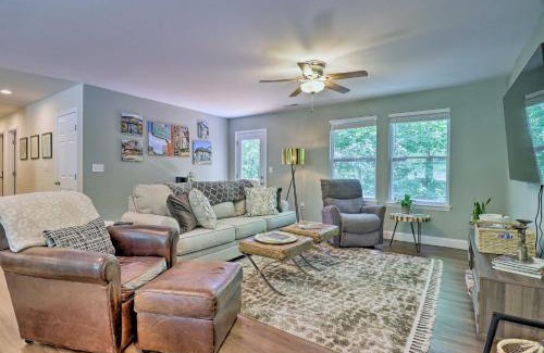 Leicester Casa | Smoky Mountains Leicester Home with Deck!