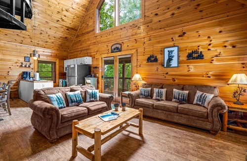 Sevierville Cabina | Smoky Mtn Cabin / Sleeps 8/ Hot Tub/ Pool Table