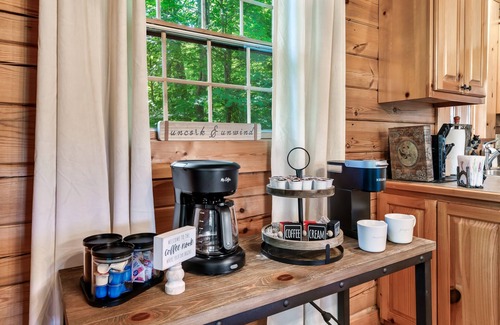 Wears Valley Cabina | Smoky Mtn Retreat! Large Pool, Game Rm, Hot Tub!