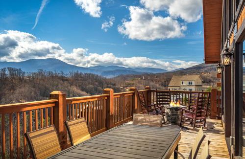 Chalet Village Casa | Smoky's Grand View by Stony Brook Cabins