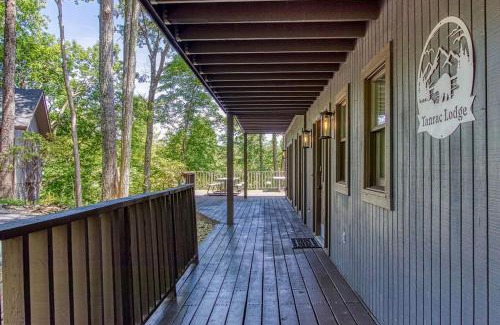 Gatlinburg - Pigeon Forge Casa | Smoky Vista Resort, Amazing Views, Hot Tub, 685 FREE tickets each paid day!