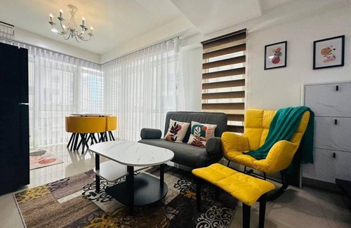 Bonifacio Global City Condominio | SMTH Suites - Yellow One