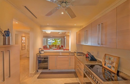 Old Trees Bay Apartamento | Smugglers Cove 4 by Fantasia Villas