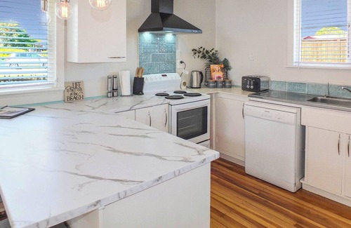Foxton Beach Casa | Snapper Bach - Foxton Beach Holiday Home