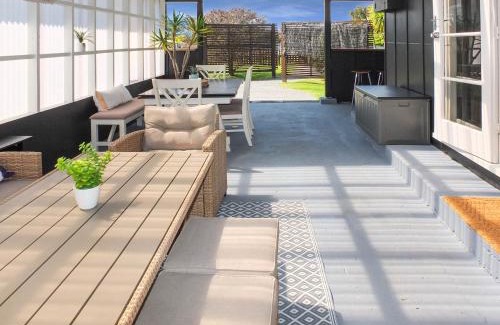Foxton Beach Casa | Snapper Bach - Foxton Beach Holiday Home