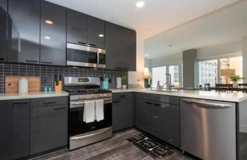 Downtown Los Angeles Apartamento | Snazzy 3 Bedroom High Rise with Pool, Hot Tub and Rooftop Deck