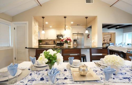 Hermosa Village Casa | Snazzy 6 Bedroom 3 bath pool home 1/2 mile walk to Disney