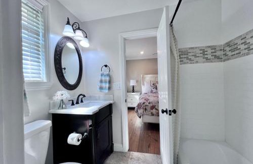Hermosa Village Casa | Snazzy 6 Bedroom 3 bath pool home 1/2 mile walk to Disney