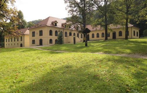 Kozarisce Apartamento | Snežnik castle estate