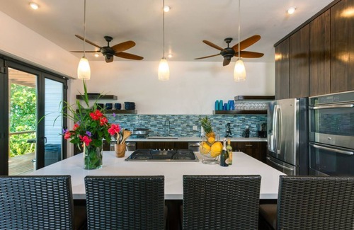 Gibson Bight Villa | SNORKEL DE TU PLAYA PRIVADA - PISCINA DE INFINITO - VIVO DE LUJO ESPACIOSO