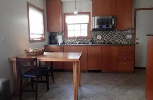Downtown Cabaña | SNOW BIRDS Monthly discounts available! 1 block to pier 1/2 block to sand