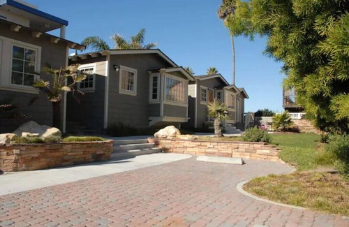Downtown Cabaña | SNOW BIRDS Monthly discounts available! 1 block to pier 1/2 block to sand