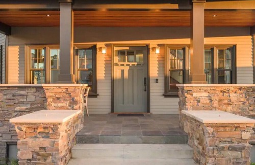 Downtown Cabaña | SNOW BIRDS Monthly discounts available! 4 bed remodeled stunning bungalow!