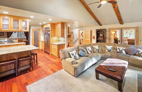 Summit Estates Chalet De Esquí | Snow Summit. Huge 6BR Chalet w/ Game Room, Spa.