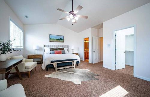 Ogden Casa | Snowbasin Lakehouse with Hot Tub and Resort Amenities