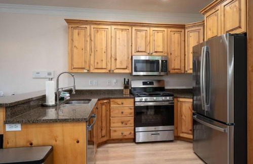 Ogden Casa | Snowbasin Lakehouse with Hot Tub and Resort Amenities