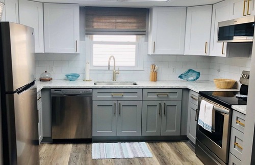 Crescent Beach Casa | Snowbird: 3br 2bth Pet Friendly Home 2 cuadras del océano $ 1250 / mes