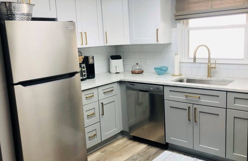 Crescent Beach Casa | Snowbird: 3br 2bth Pet Friendly Home 2 cuadras del océano $ 1250 / mes
