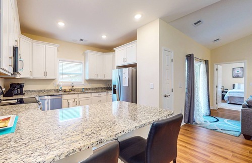 Myrtle Beach Casa | Snowbird-friendly home w/game room, patio, pool table, ping-pong, washer/dryer