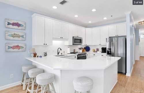 Orange Beach East Condominio | SNOWBIRD SPECIAL with BOAT SLIP. A 3bd/3ba condo in lovely Orange Beach, AL