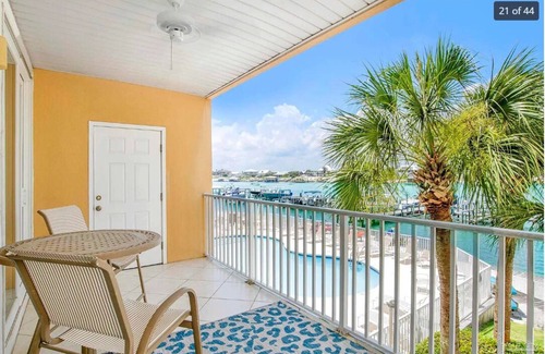 Orange Beach East Condominio | SNOWBIRD SPECIAL with BOAT SLIP. A 3bd/3ba condo in lovely Orange Beach, AL