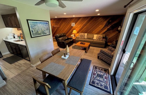 Mammoth Lakes Condominio | Snowcreek, camina hacia el prado / arroyo!