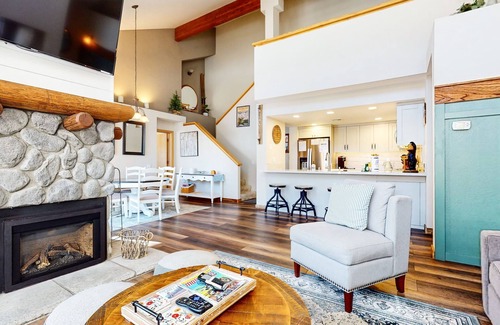 Mammoth Lakes Condominio | Snowcreek V 890 Pet-Friendly, Private Washer Dryer, Mountain Views by RedAwning