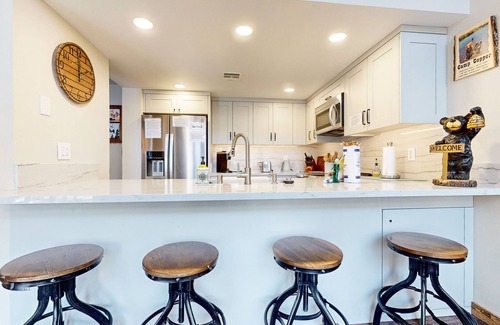 Mammoth Lakes Condominio | Snowcreek V 890 Pet-Friendly, Private Washer Dryer, Mountain Views by RedAwning