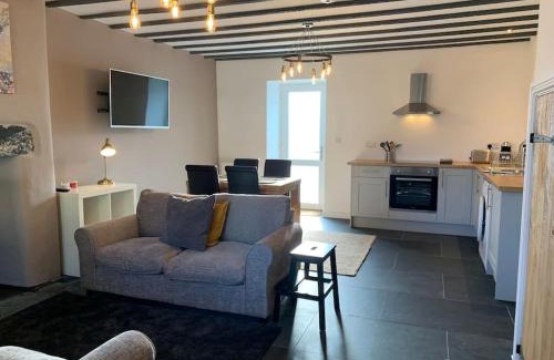Dolwyddelan Casa | Snowdonia Cottage with shared hot tub 10mins from ZipWorld