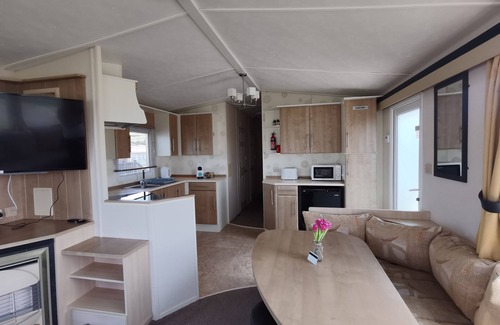 Llwyngwril Chalet De Esquí | Snowdonia Holiday Sea Beach and Mountains view
