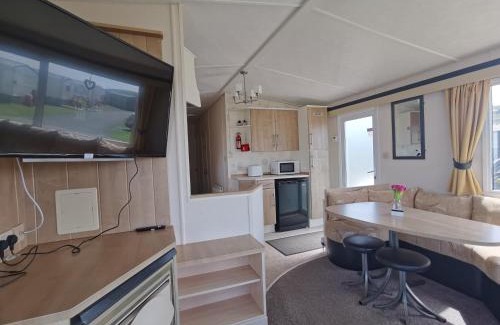 Llwyngwril Chalet De Esquí | Snowdonia Holiday Sea Beach and Mountains view