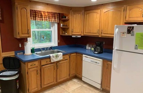 Speculator Casa | Snowmobile Access & Close to Oak Mt. SPACIOUS 5 Bedroom for large family/groups.