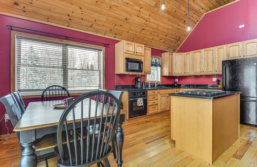 Morgan Cabina | Snowmobiling On-Site: Secluded Vermont Getaway