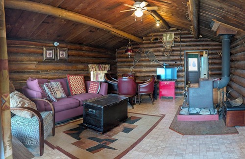 The Pas Cabina | Snowy Owl: A lakefront log cabin at Clearwater Lake for the whole family!