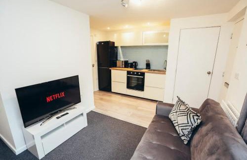 Hilton Apartamento | Snug 1BR Apt, Self Check In, Parking, By DerBnB